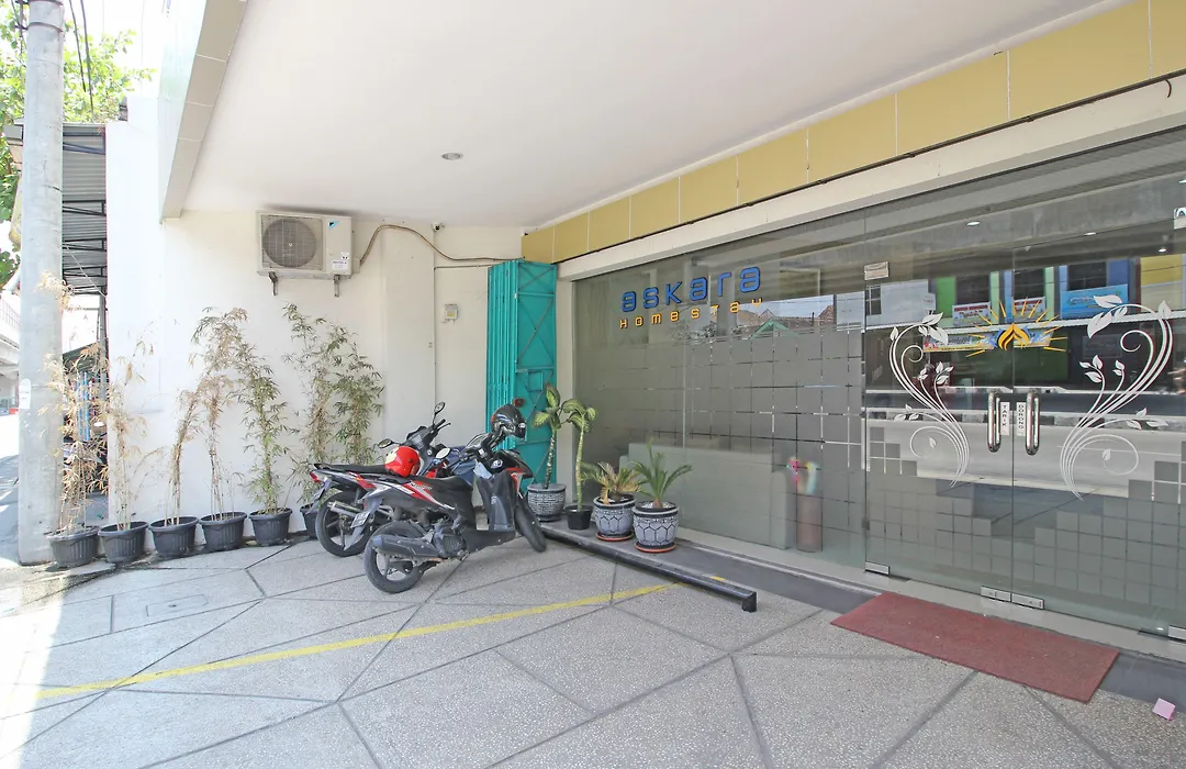 Reddoorz Near Uns Solo-1